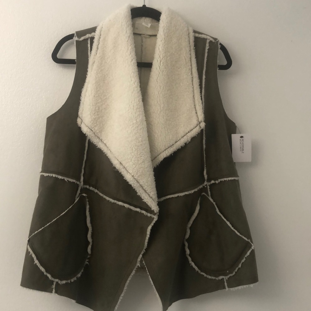 Caslon Reversible Faux Shearling Vest - Picture 3 of 8
